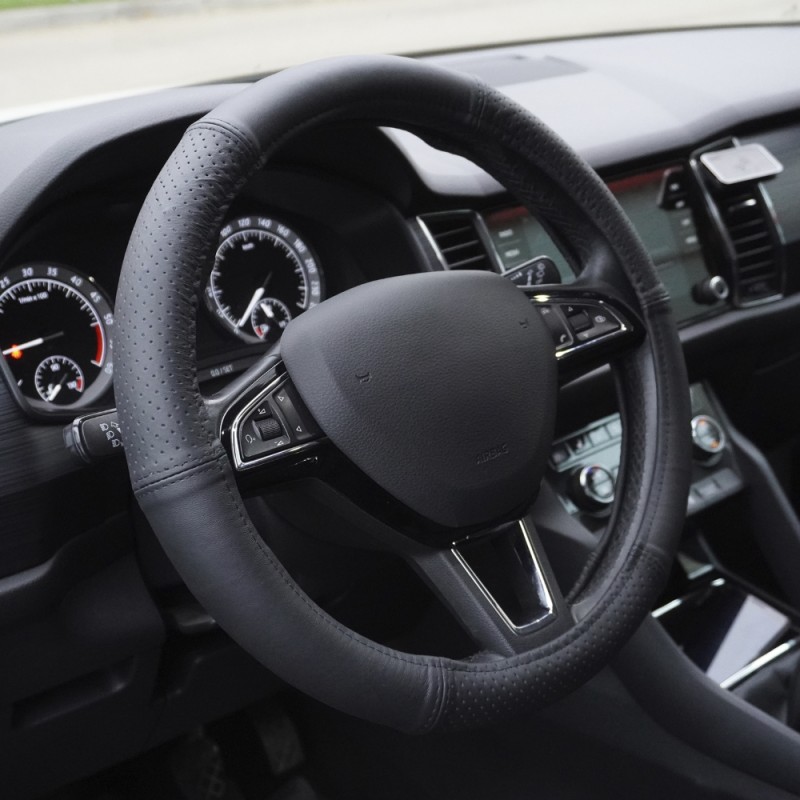 Husa Volan Piele Naturala Semi Perforata Negru 39-41 Cm